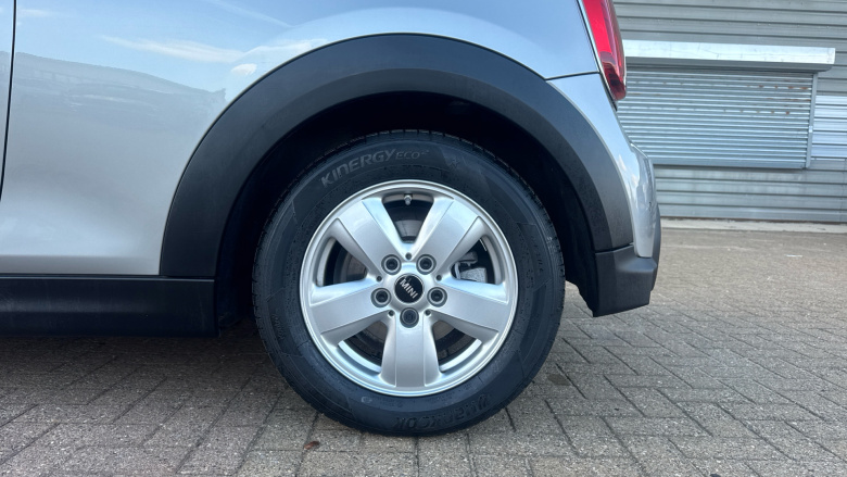 MINI Hatchback 1.5 Cooper Classic 3dr Auto Petrol Hatchback